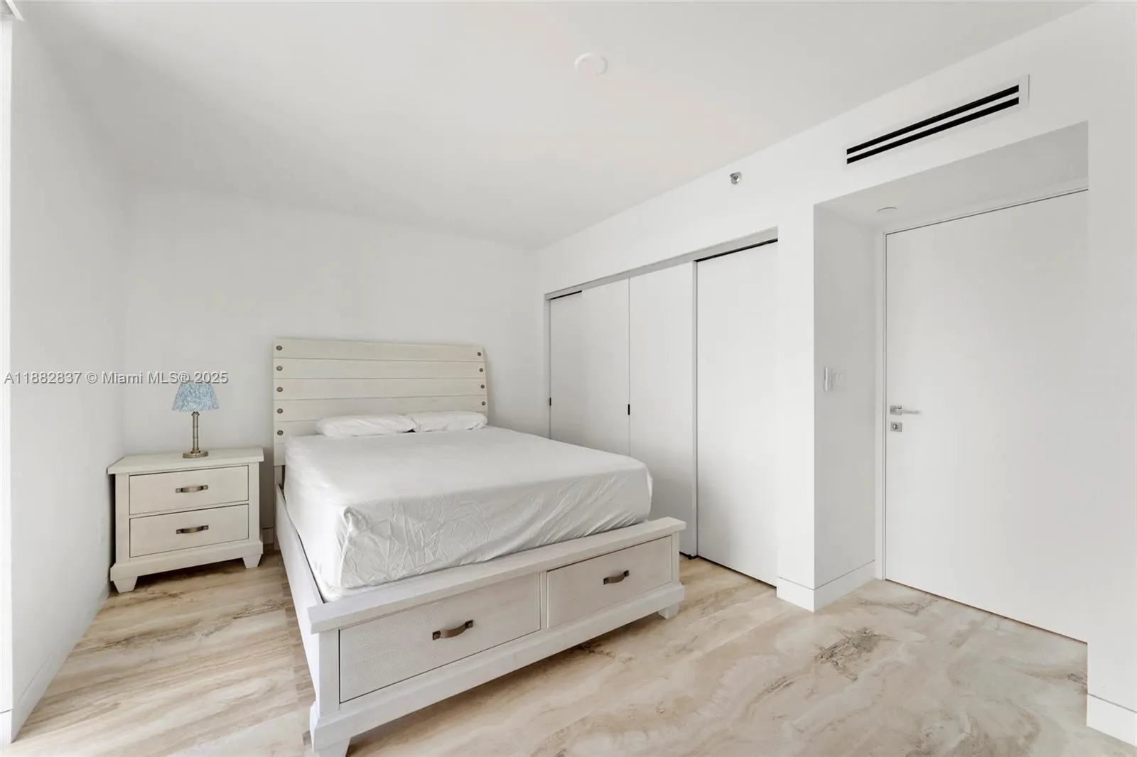 5900 Collins Ave, #604