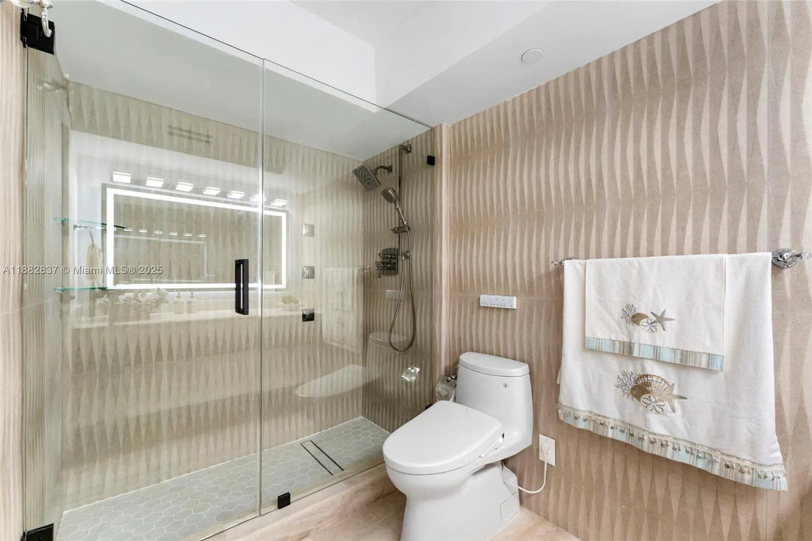 5900 Collins Ave, #604