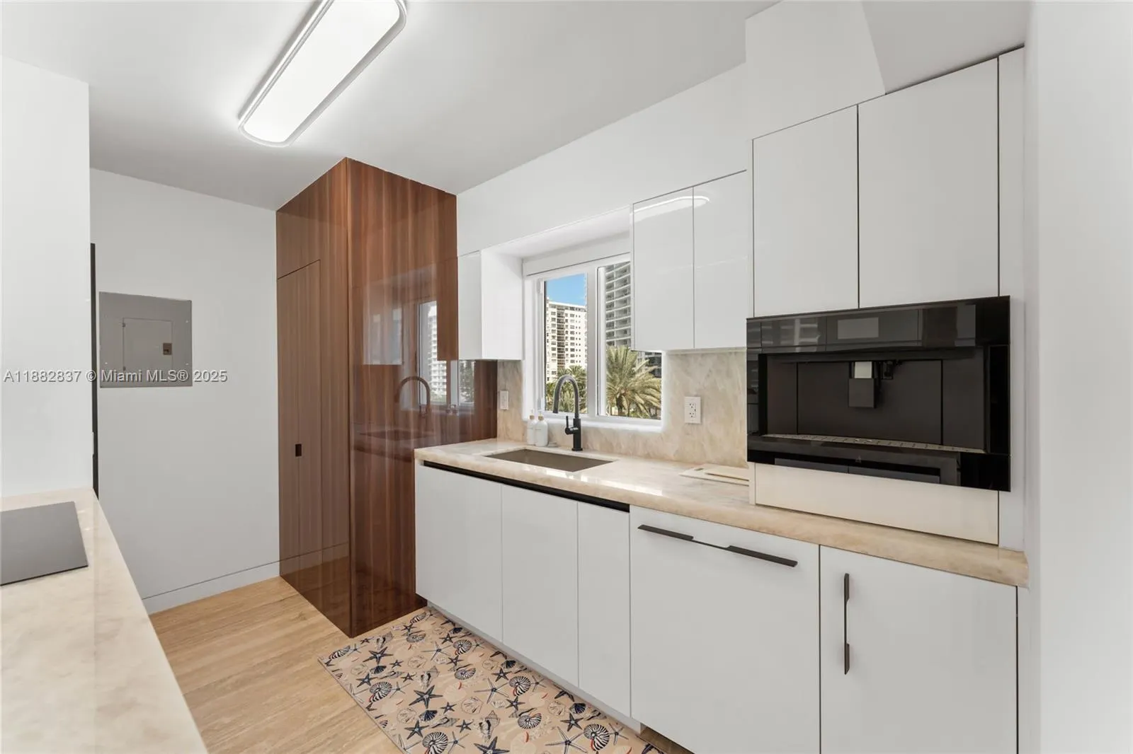 5900 Collins Ave, #604