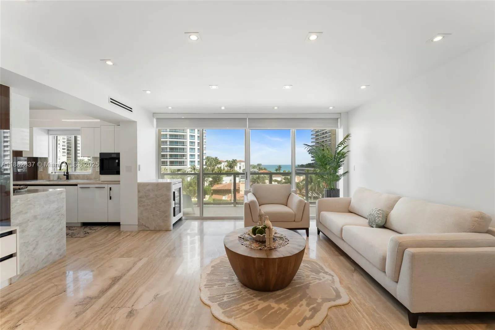 5900 Collins Ave, #604