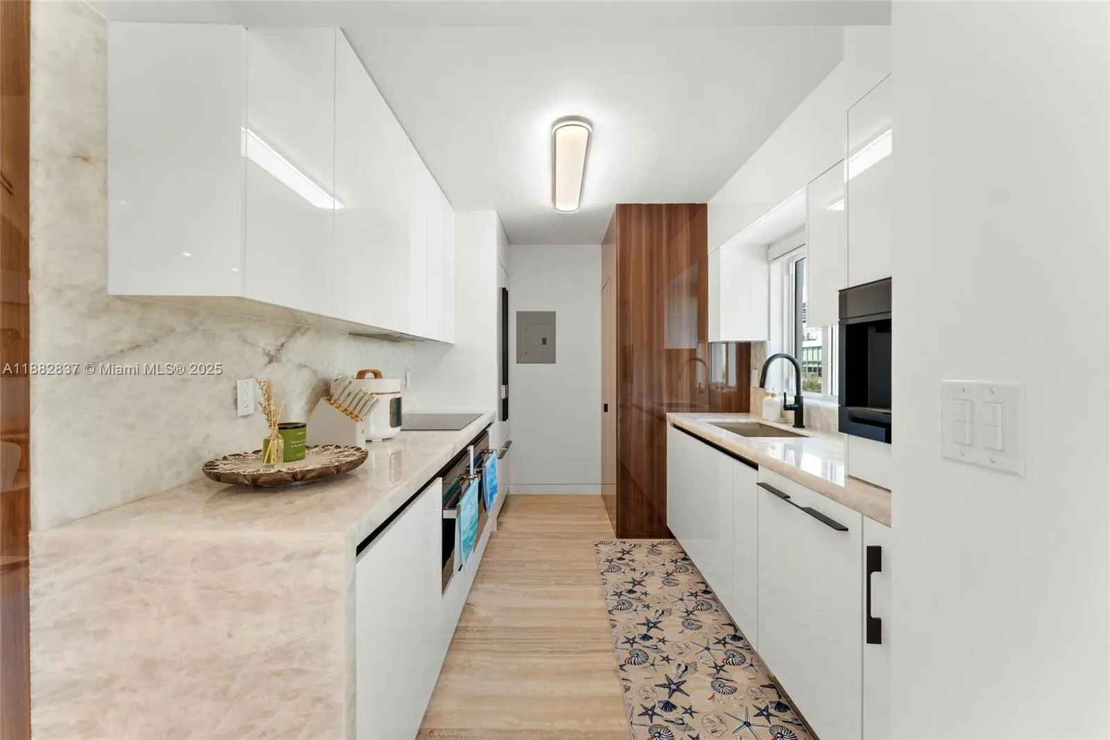 5900 Collins Ave, #604