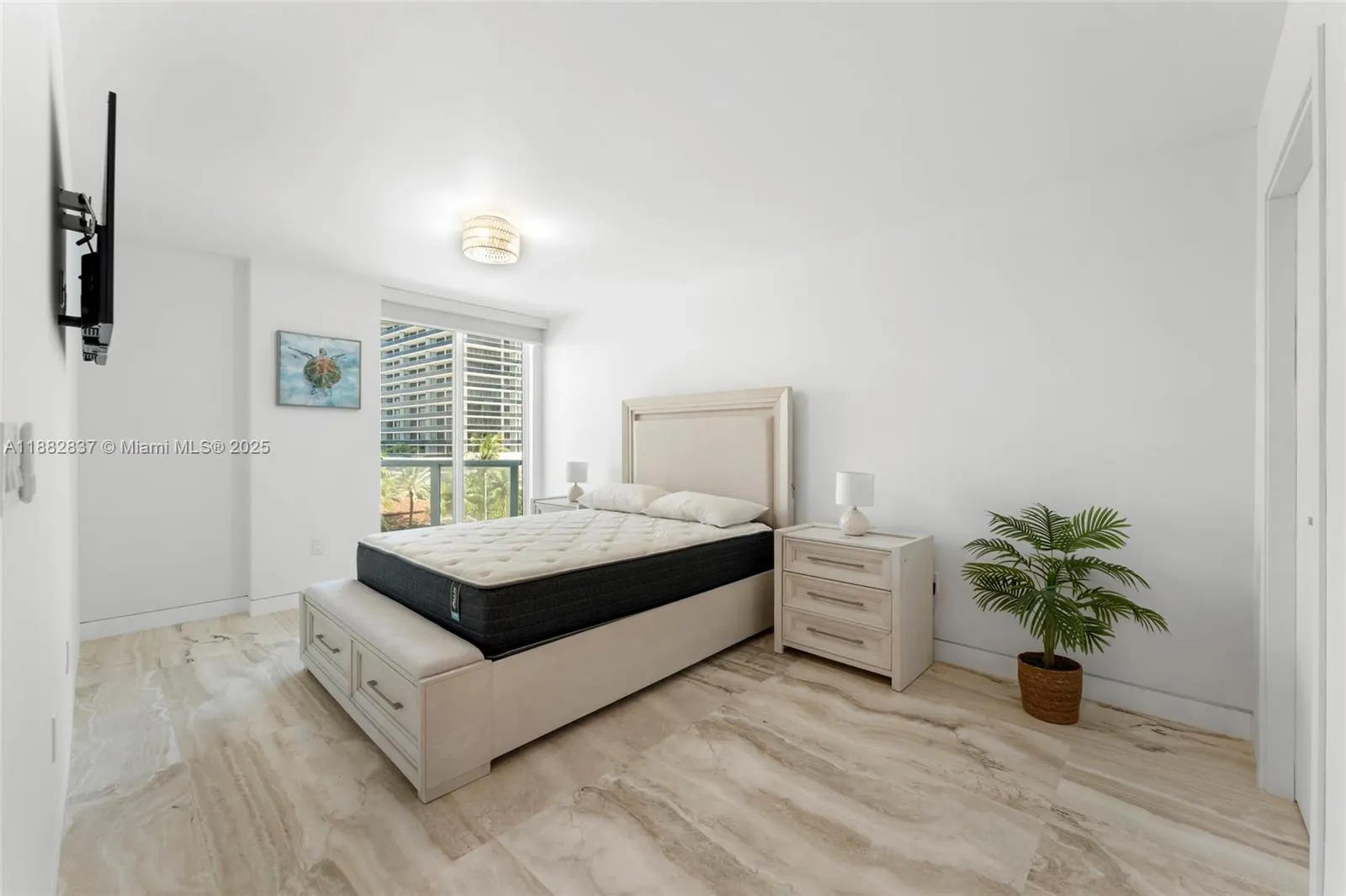 5900 Collins Ave, #604