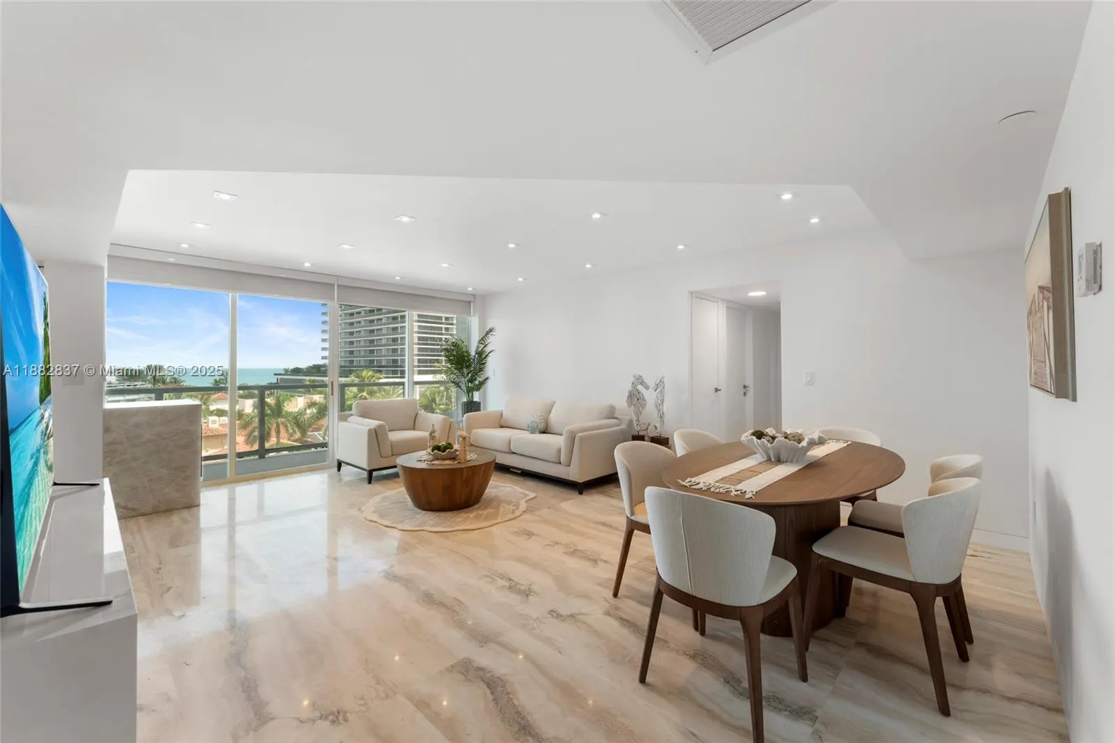 5900 Collins Ave, #604