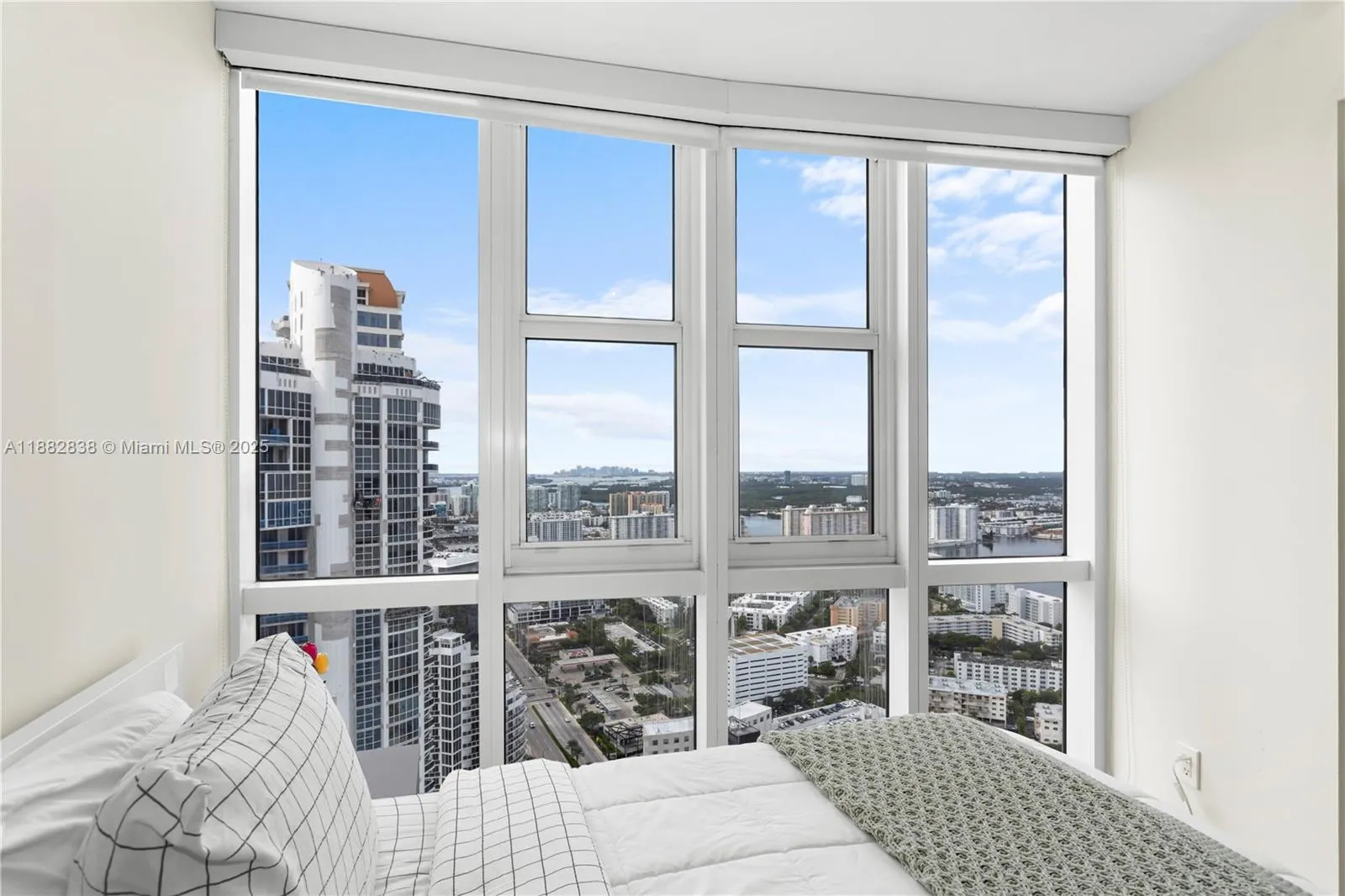18201 Collins Ave, #5301
