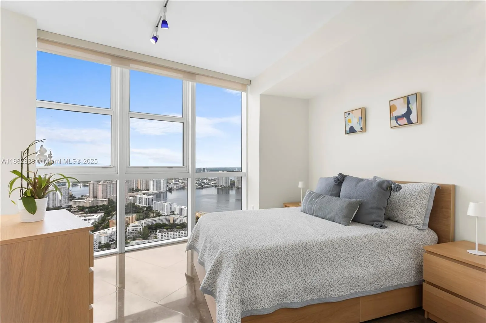 18201 Collins Ave, #5301