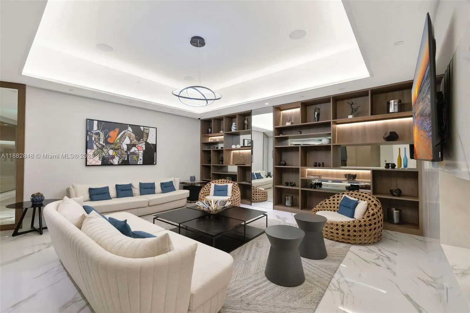 1000 Island Blvd, #PH2