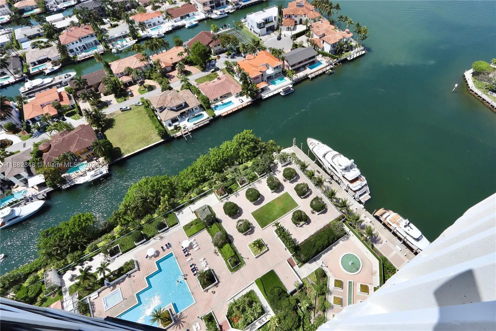 1000 Island Blvd, #PH2