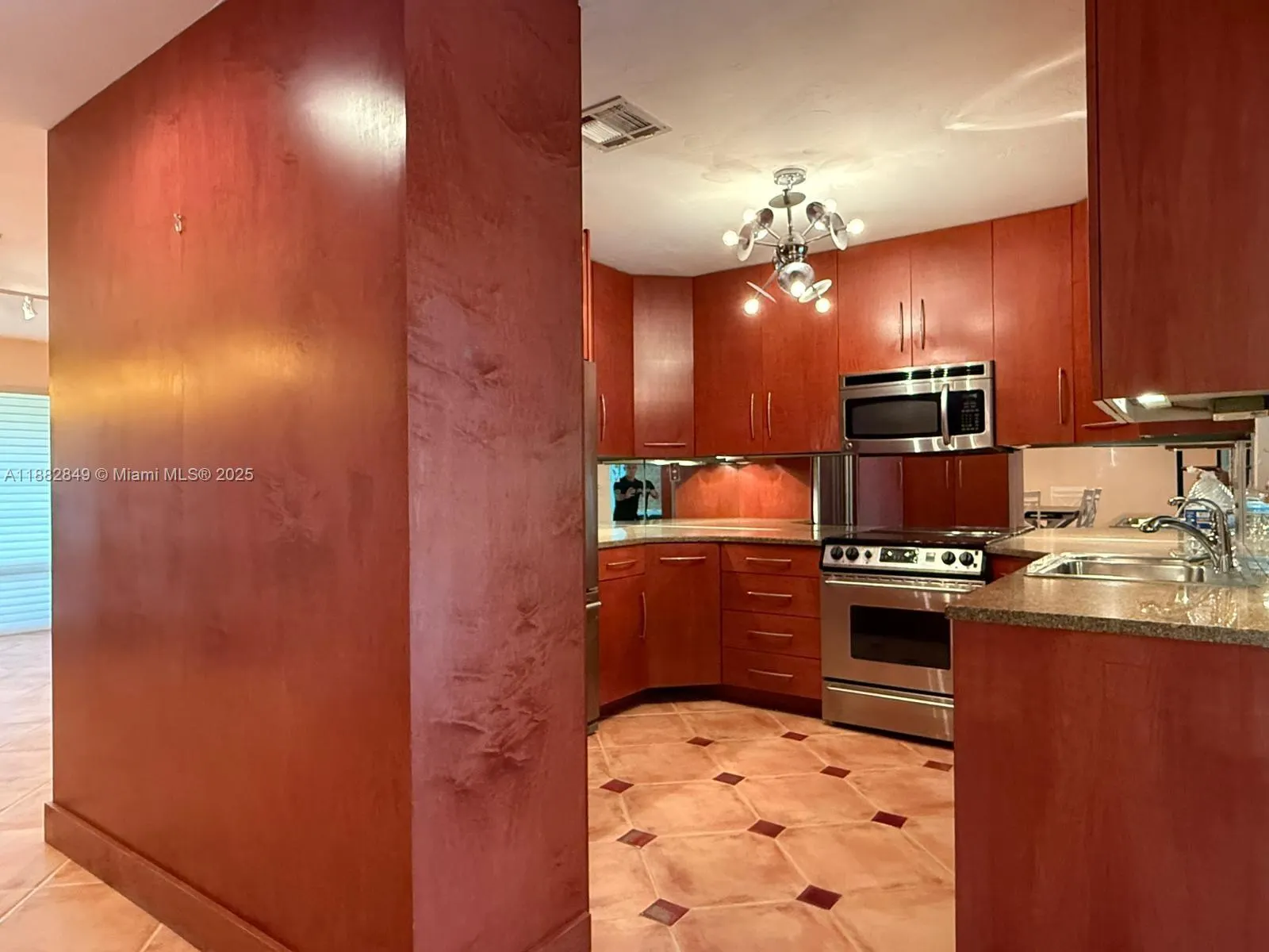 1728 NE 39th St, #NA