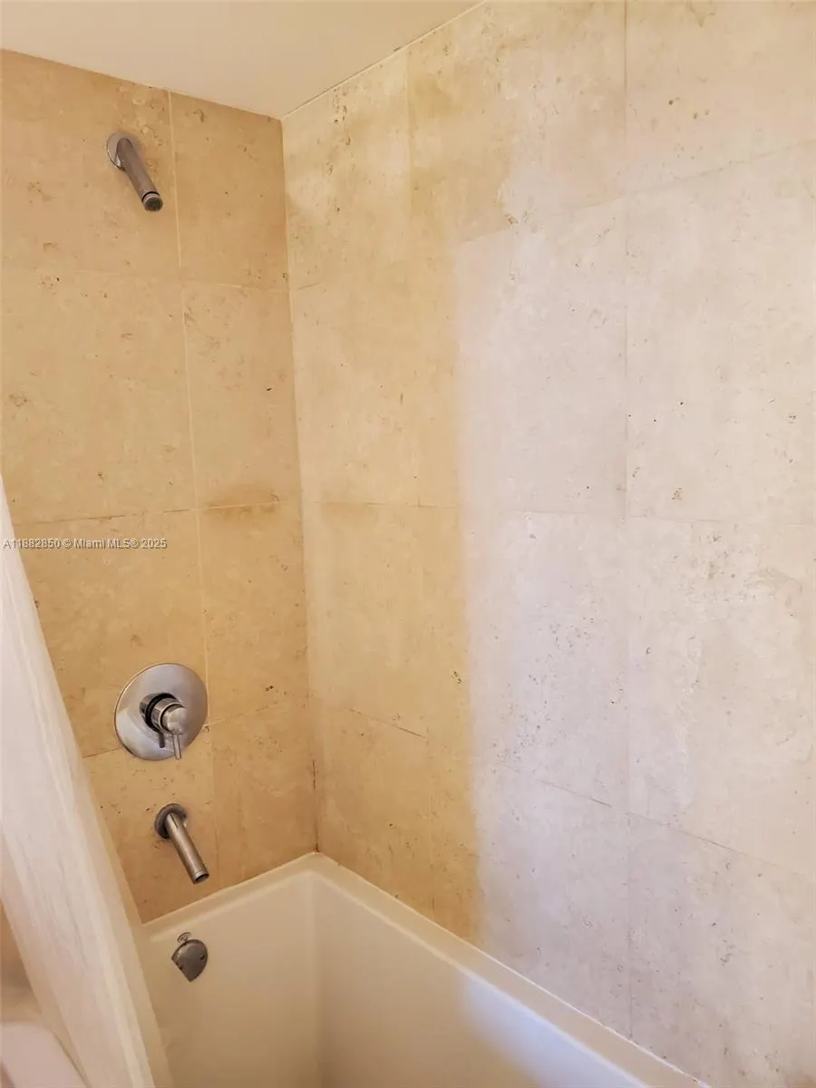 495 Brickell Ave, #707