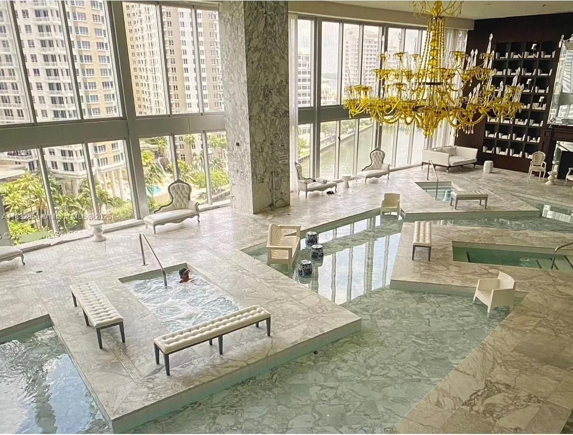 495 Brickell Ave, #707