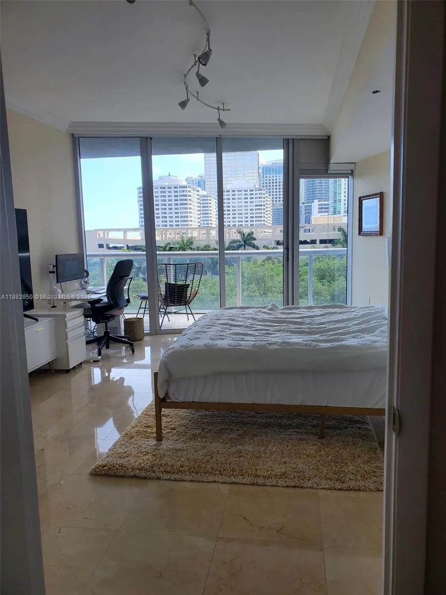 495 Brickell Ave, #707