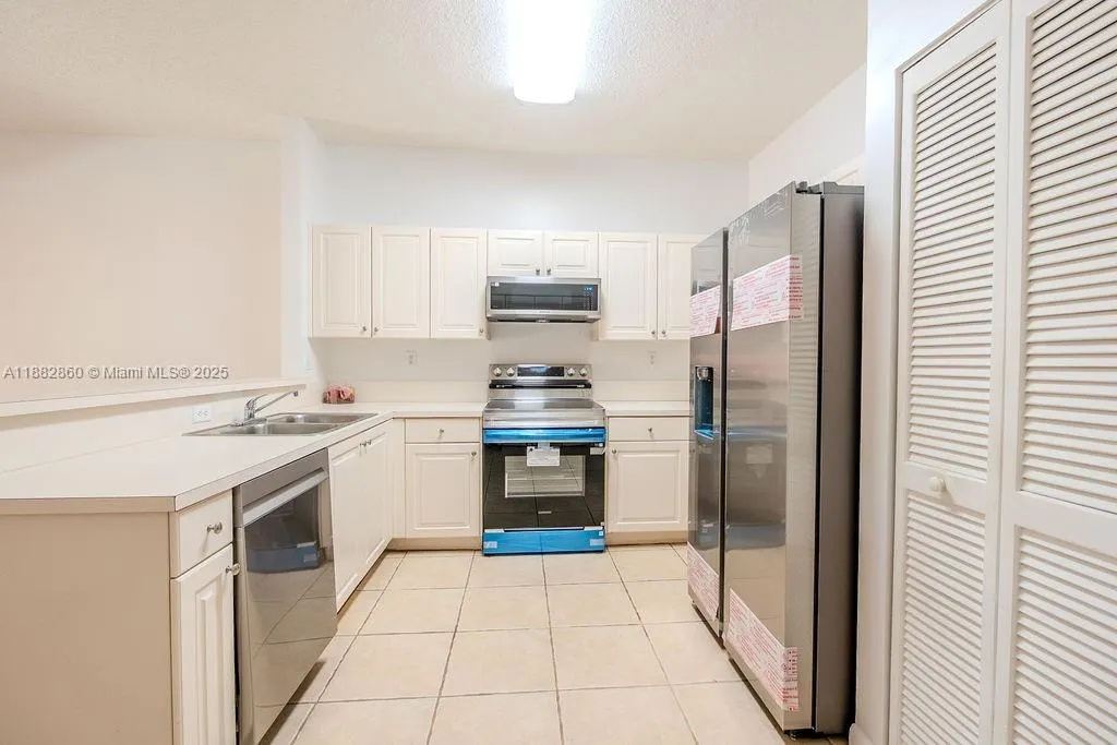 8117 NW 199th Ter