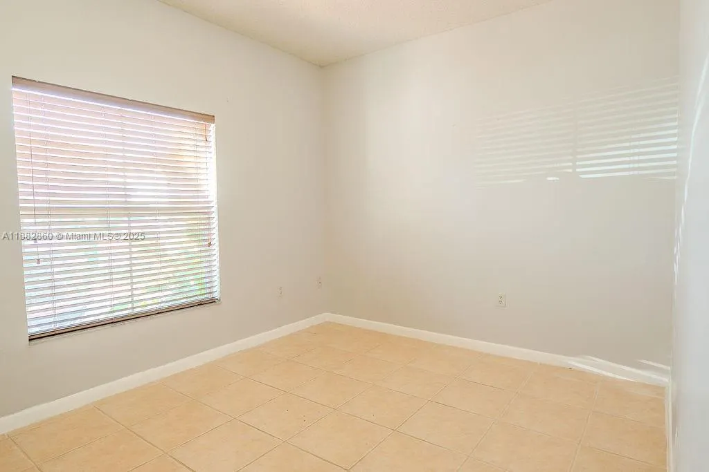 8117 NW 199th Ter
