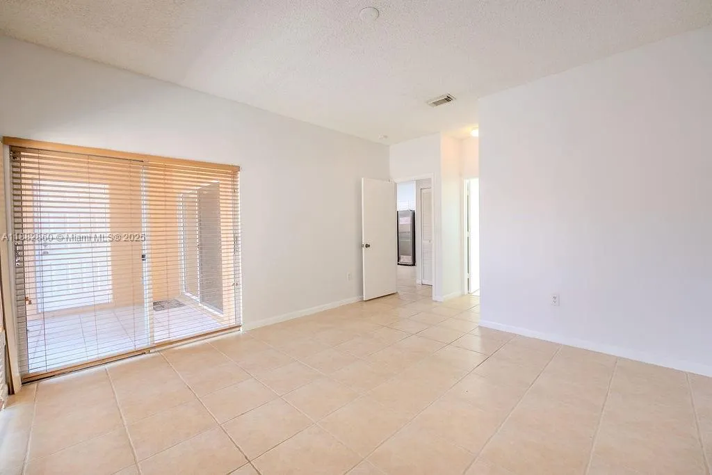8117 NW 199th Ter