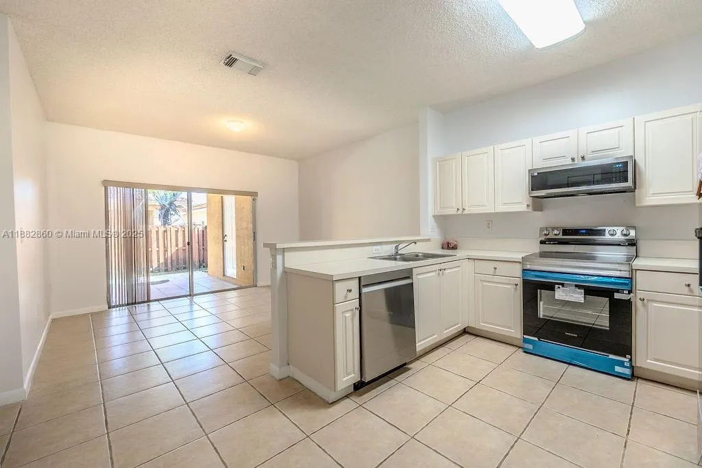 8117 NW 199th Ter