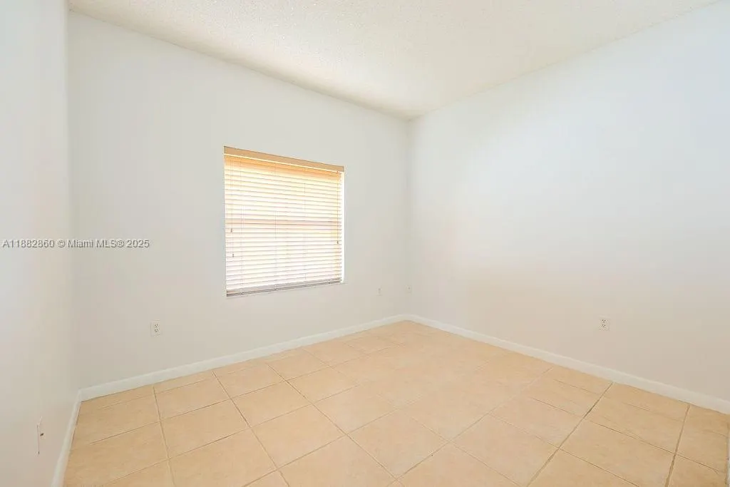 8117 NW 199th Ter
