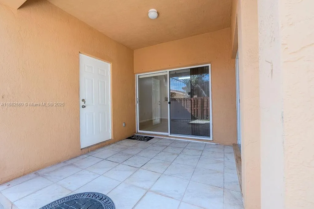 8117 NW 199th Ter