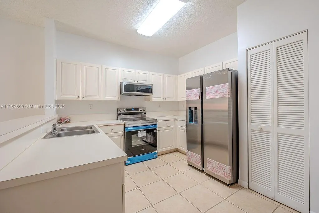 8117 NW 199th Ter