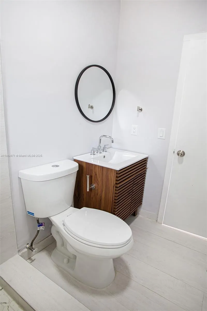 2424 NW 7th Ct, #2