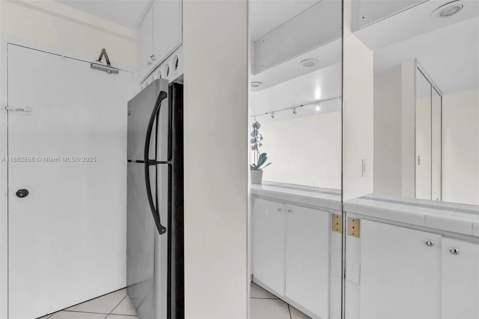 5313 Collins Ave, #502