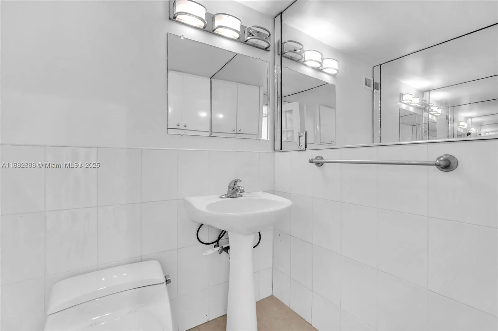 5313 Collins Ave, #502