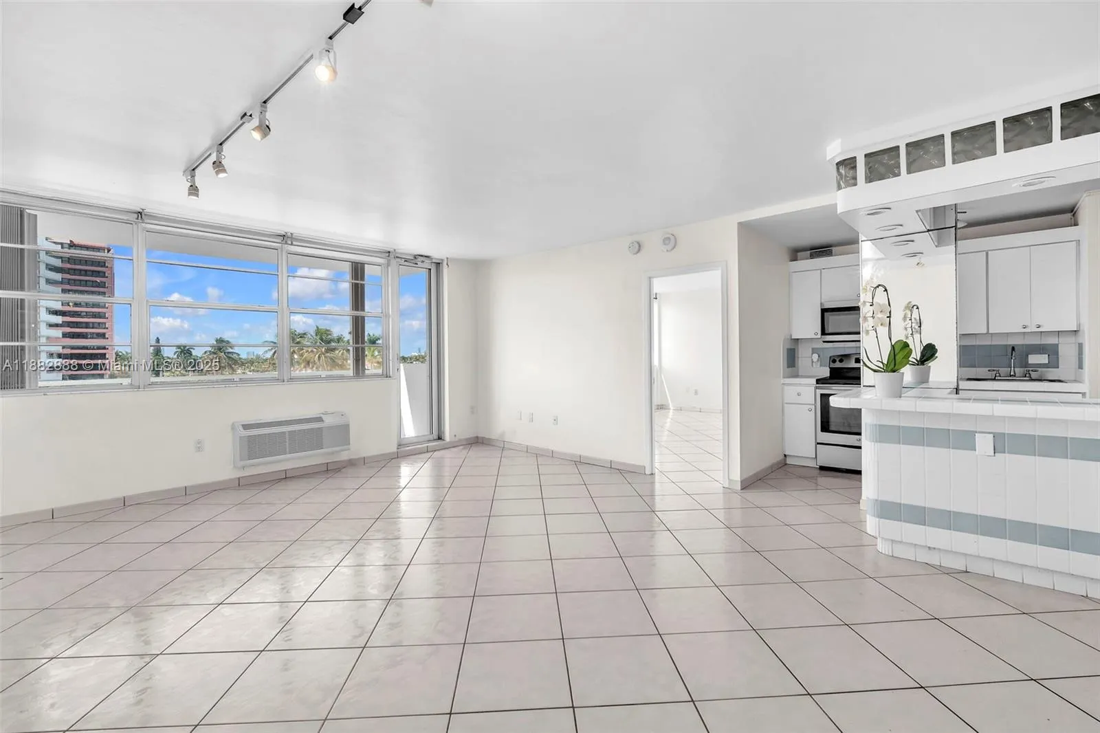 5313 Collins Ave, #502