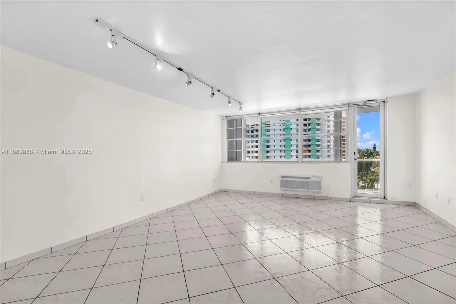 5313 Collins Ave, #502