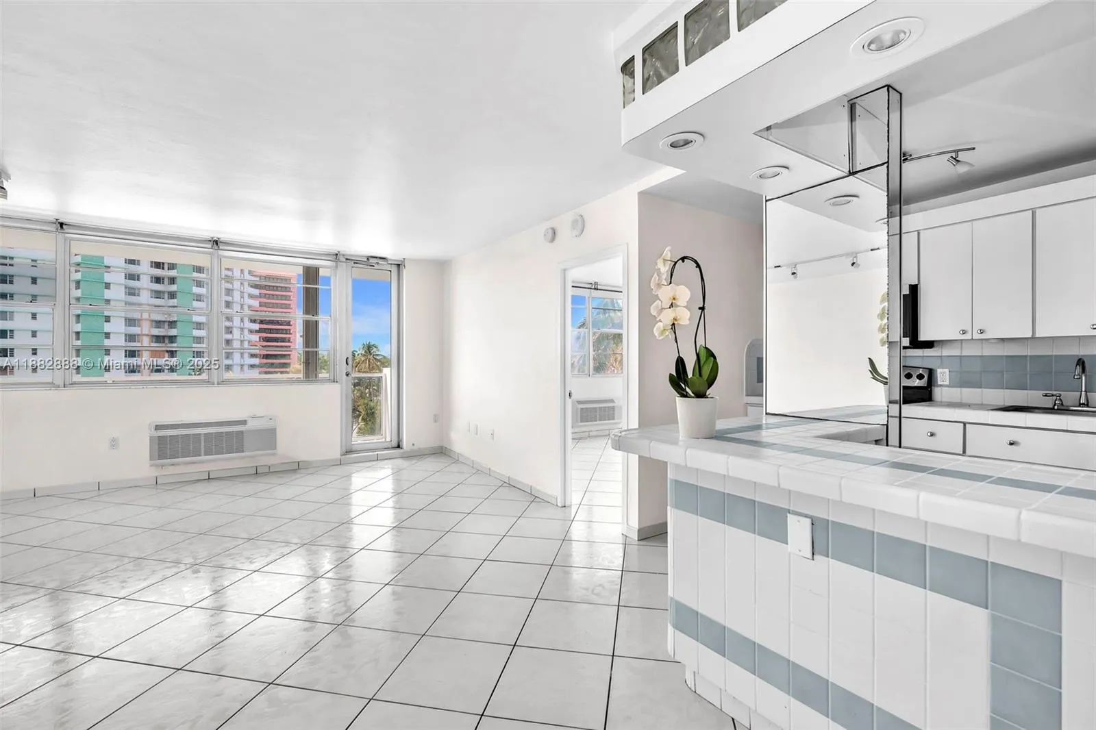 5313 Collins Ave, #502