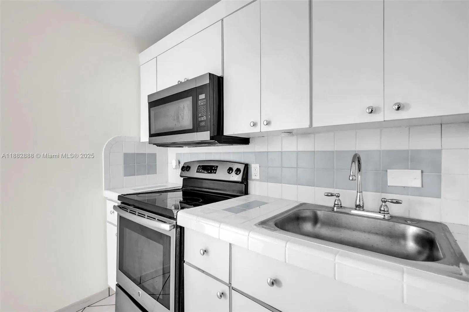 5313 Collins Ave, #502