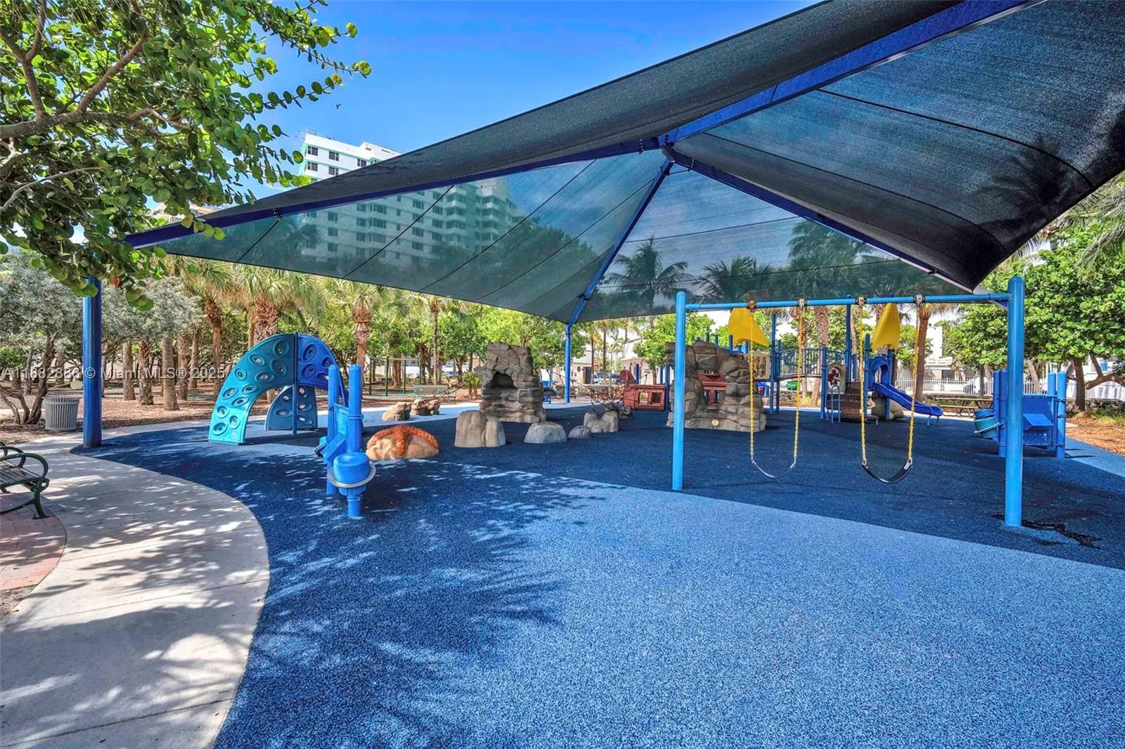 5313 Collins Ave, #502