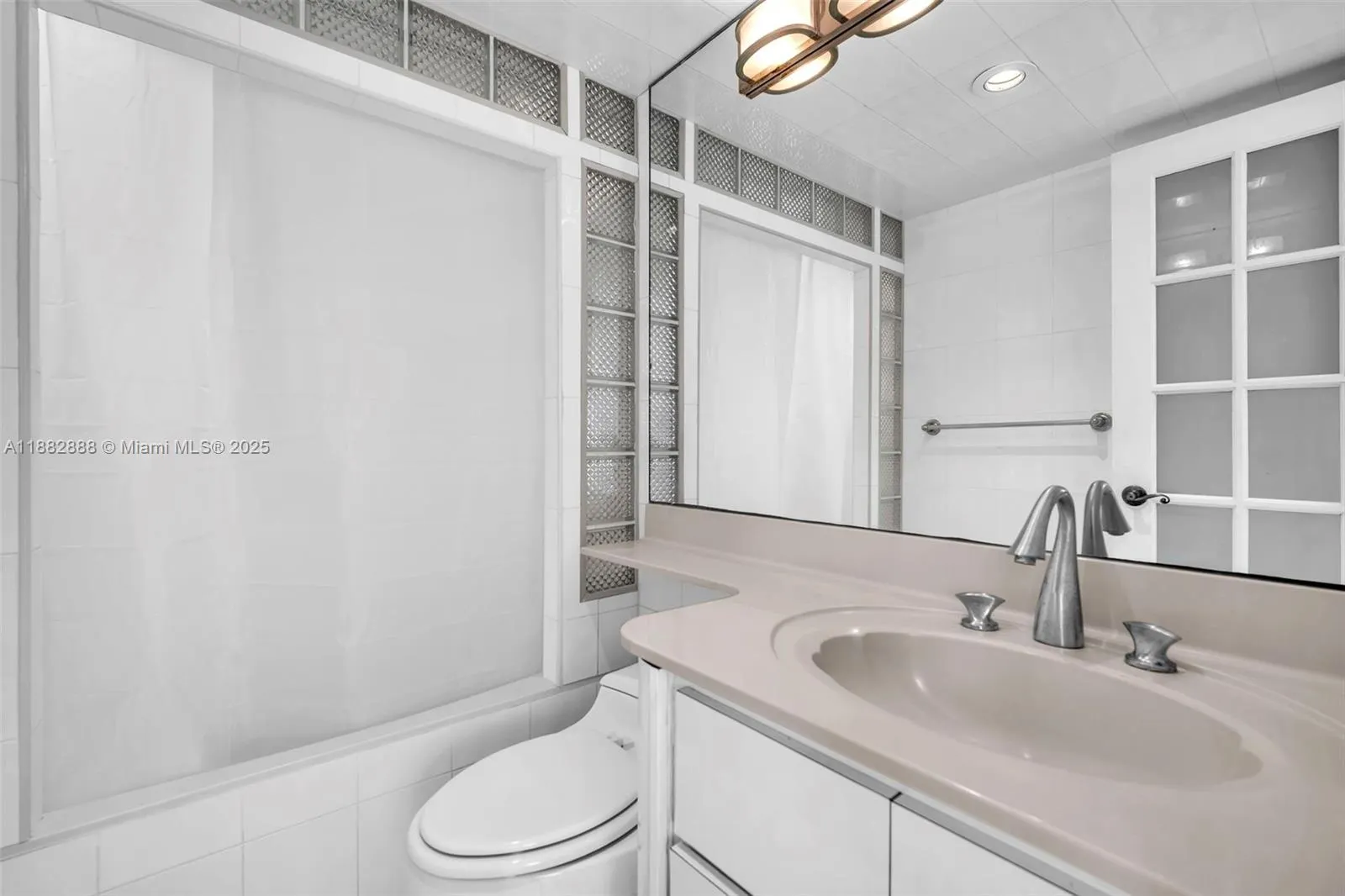 5313 Collins Ave, #502