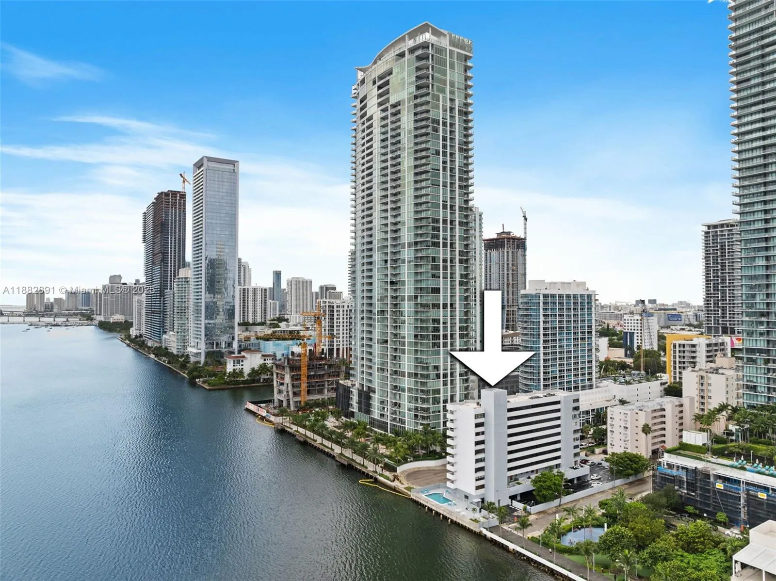 555 NE 30th St, #901