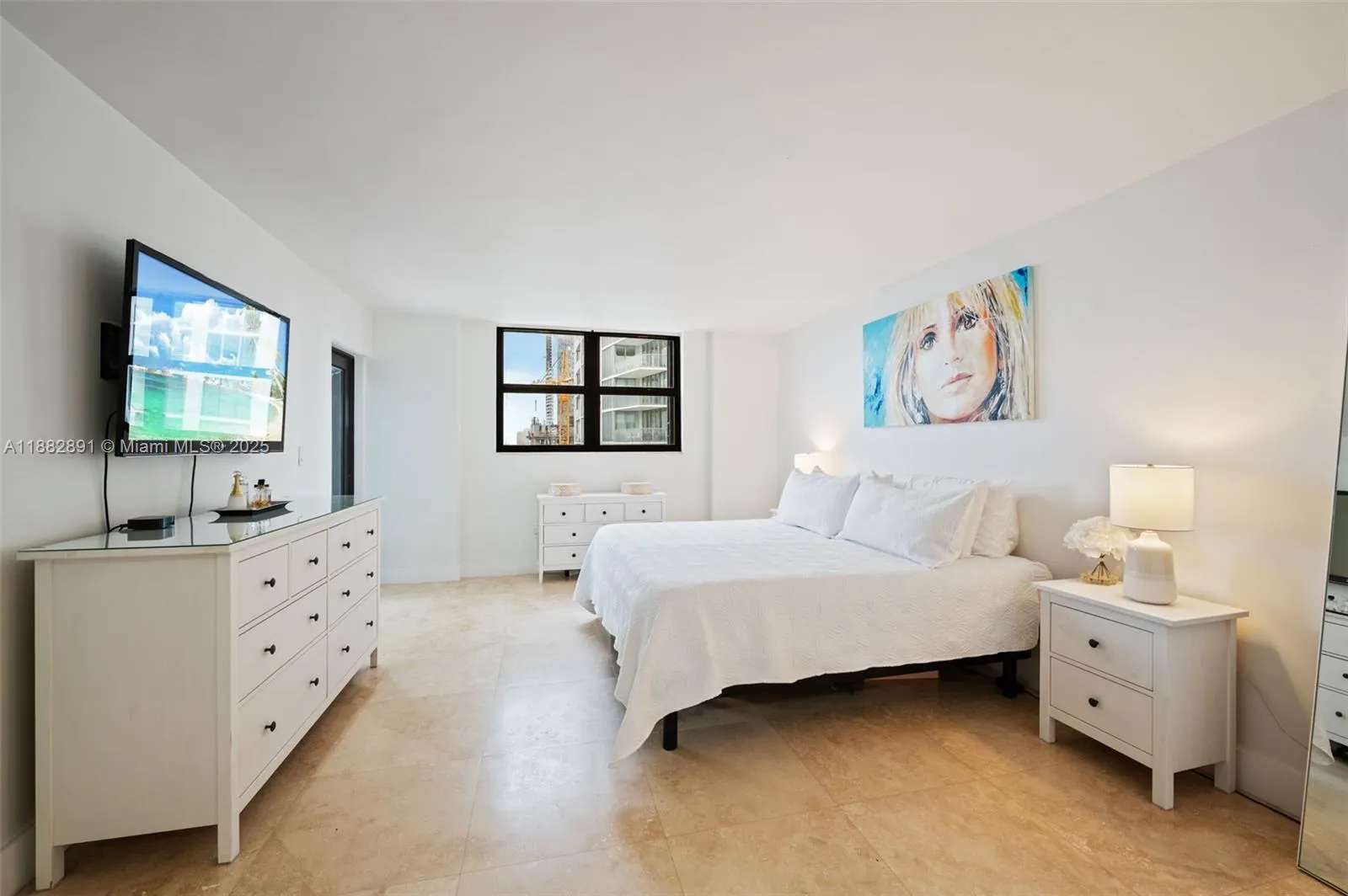 555 NE 30th St, #901