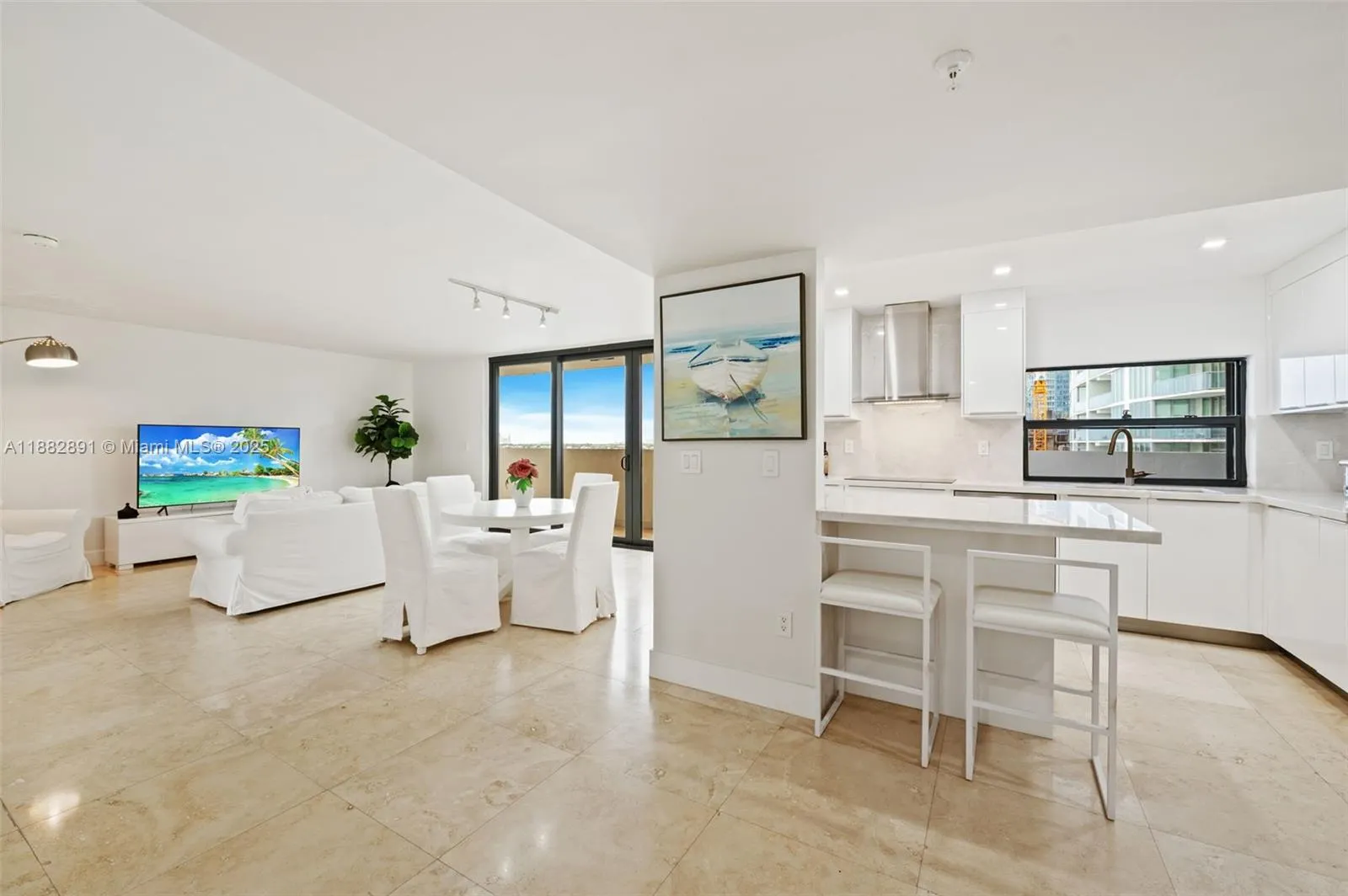 555 NE 30th St, #901