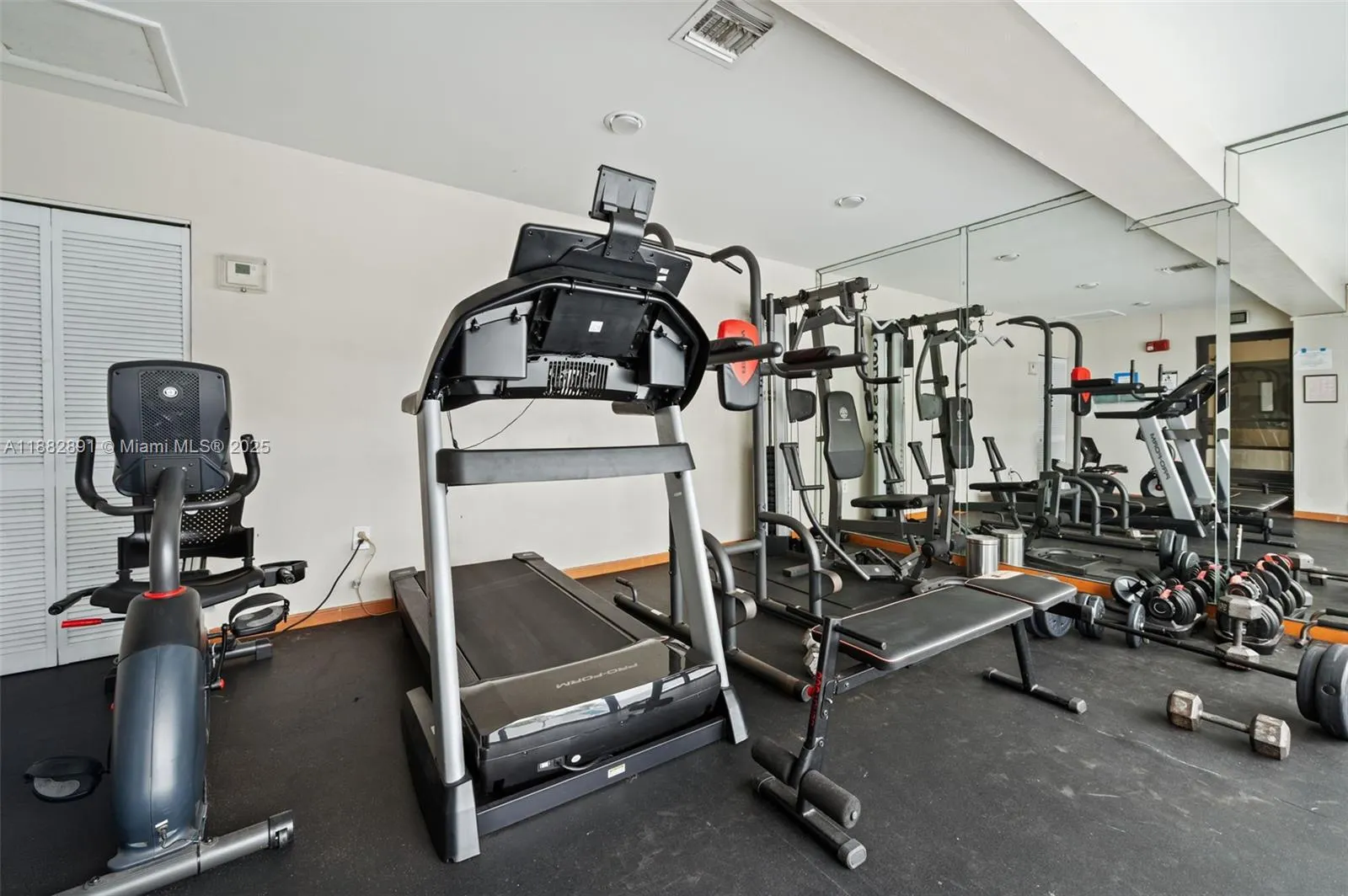 555 NE 30th St, #901