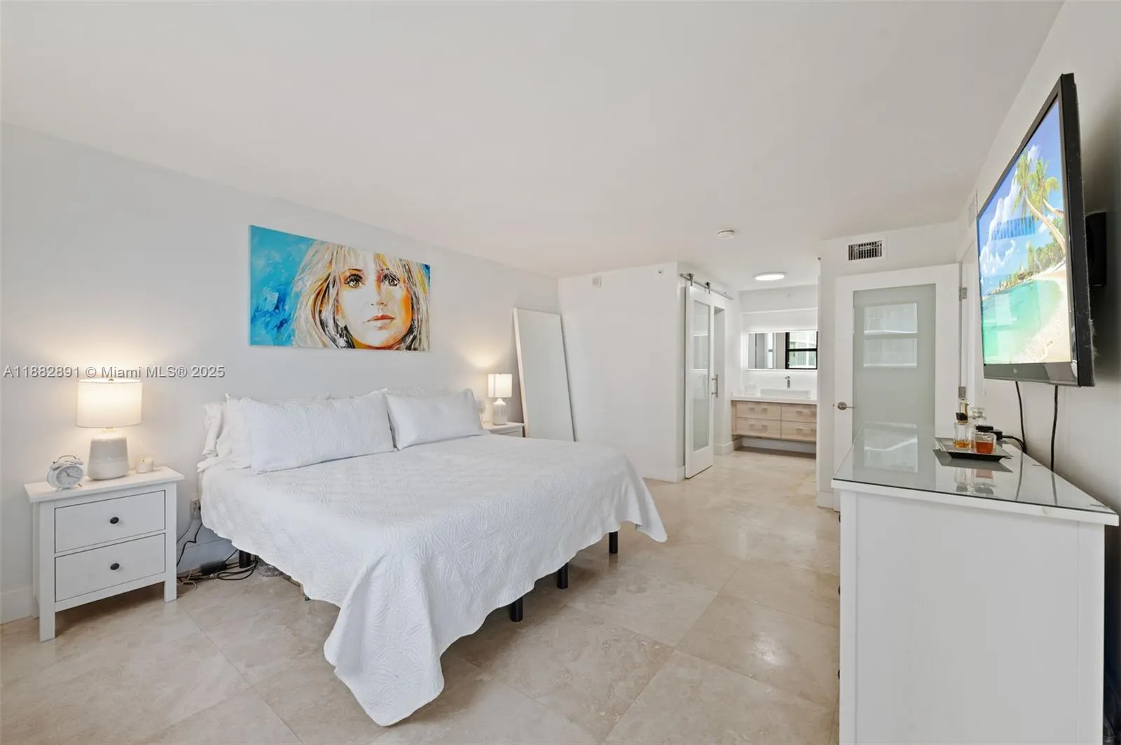 555 NE 30th St, #901