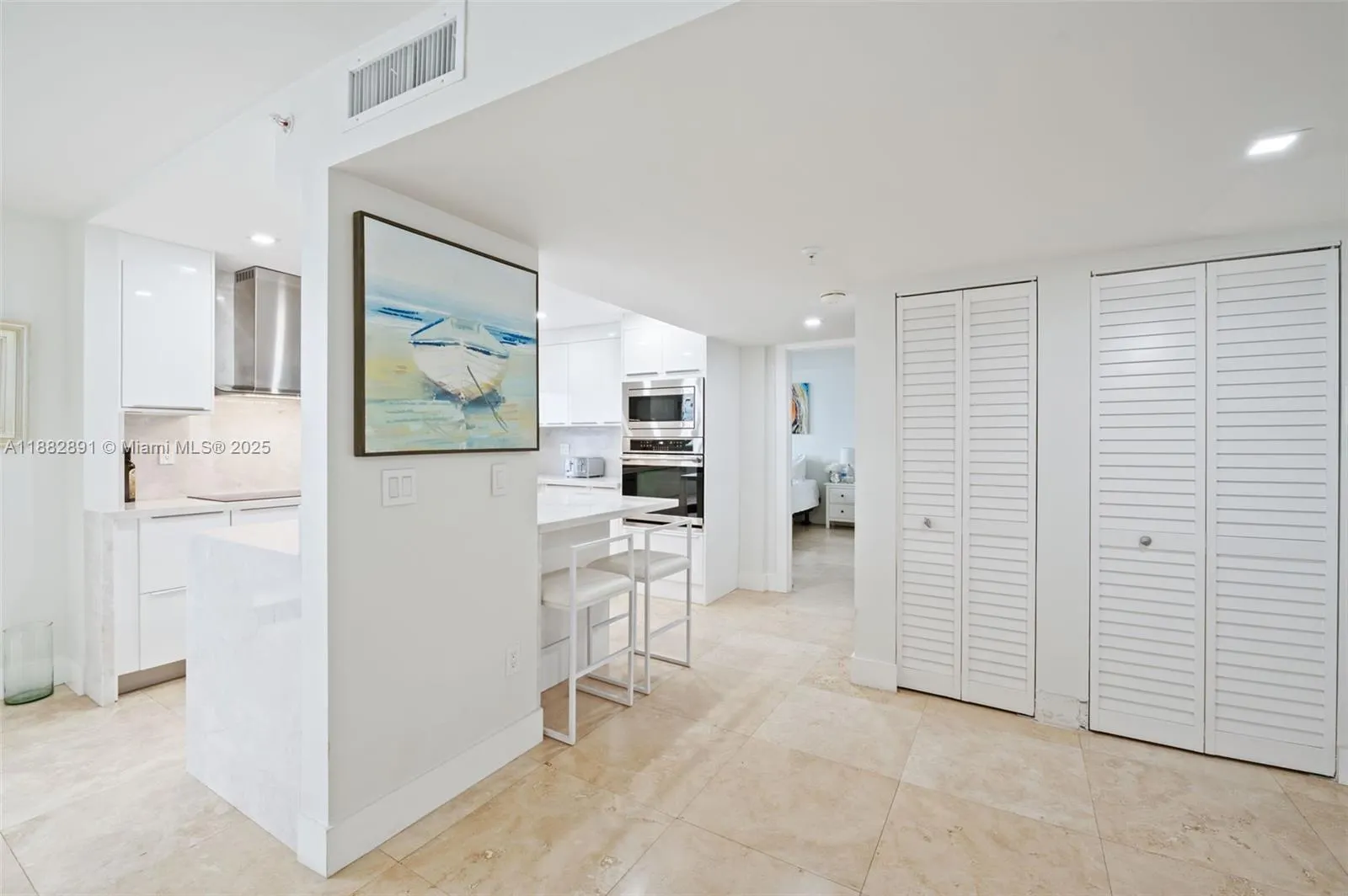 555 NE 30th St, #901