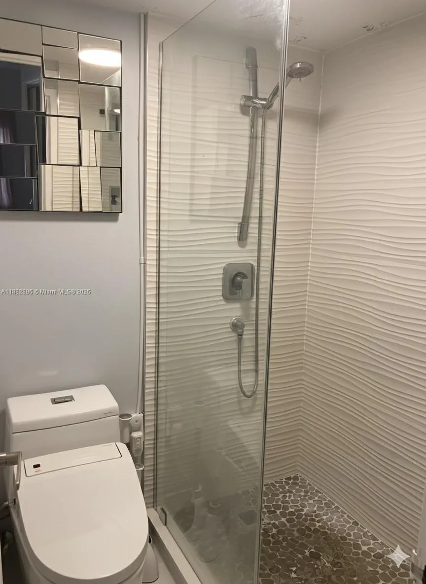 5700 Collins Ave, #3M