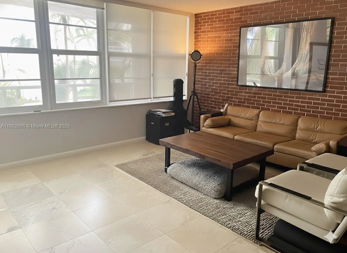 5700 Collins Ave, #3M