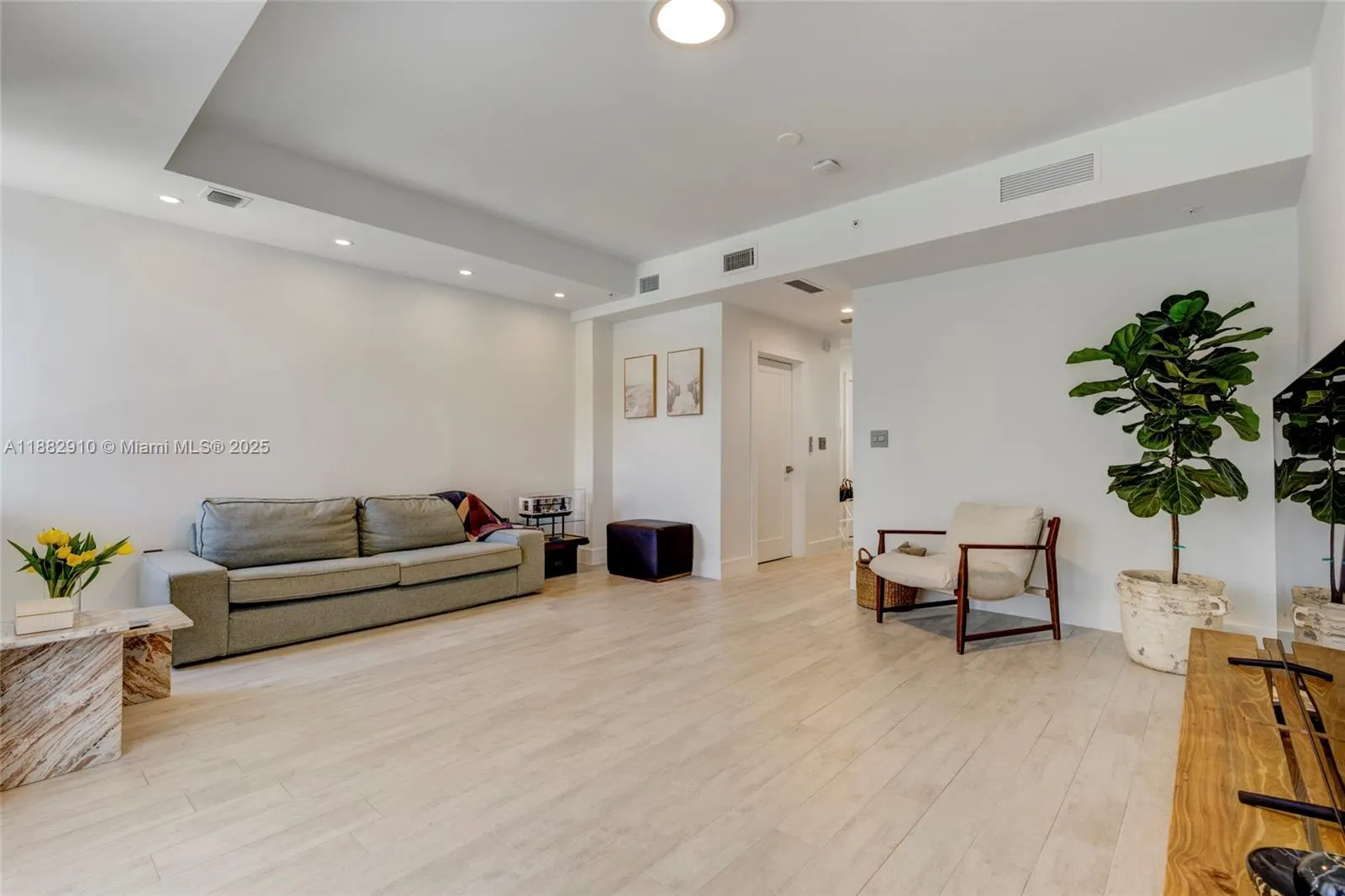 89 N Shore Dr