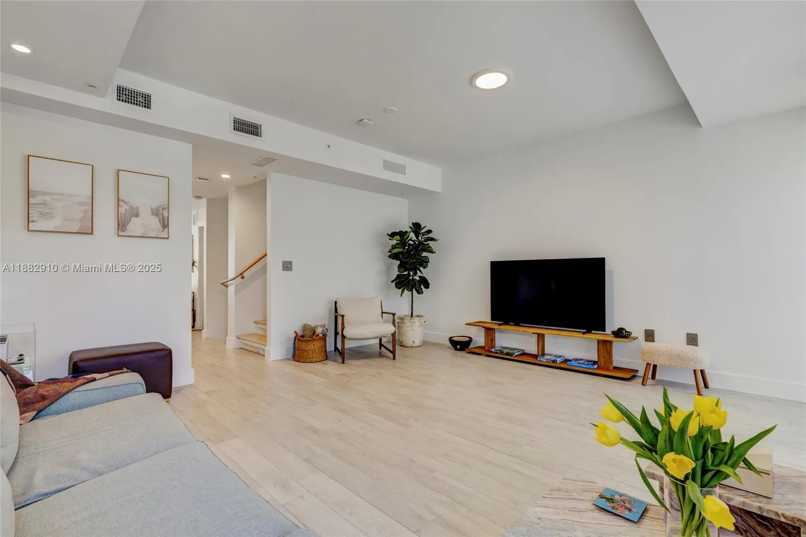 89 N Shore Dr