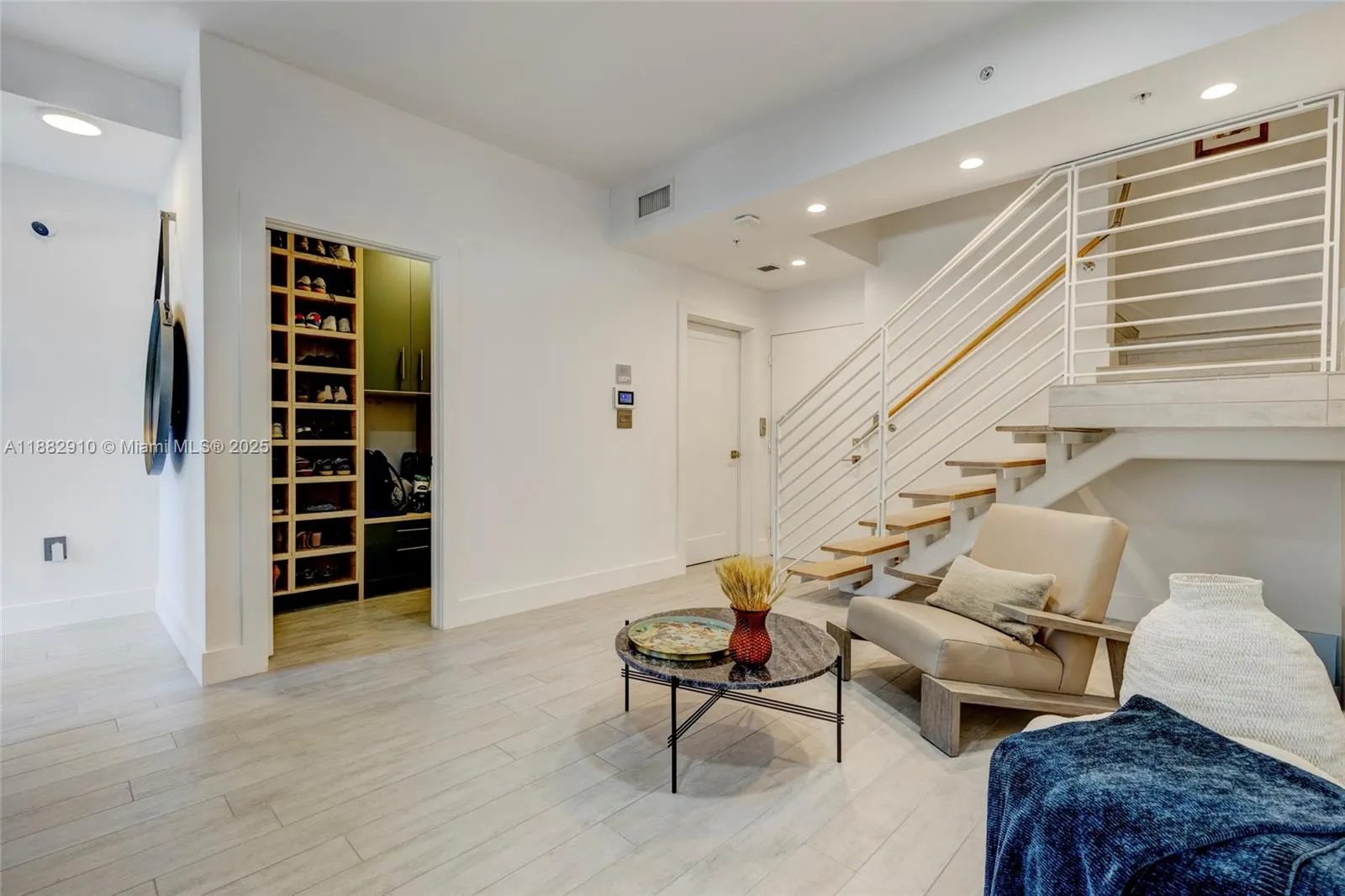 89 N Shore Dr