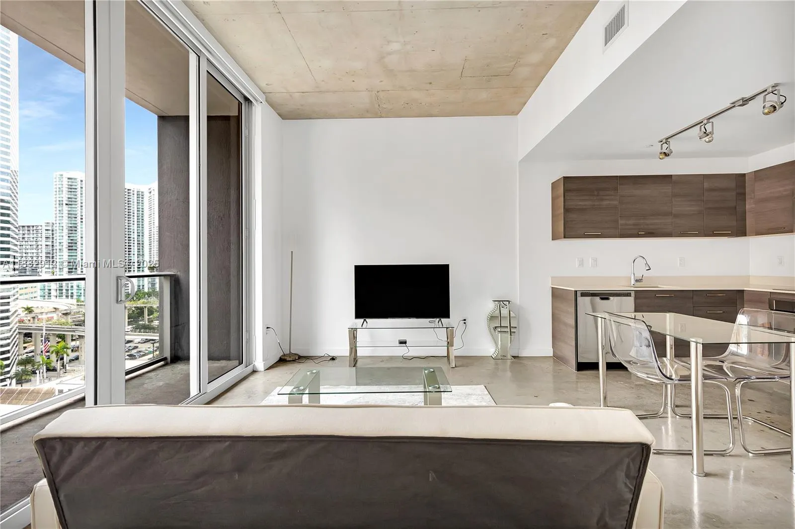 151 SE 1st St, #1107