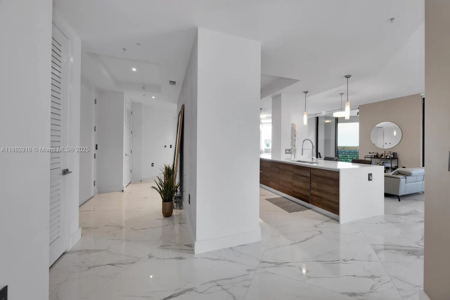 301 Altara Ave, #LPH914