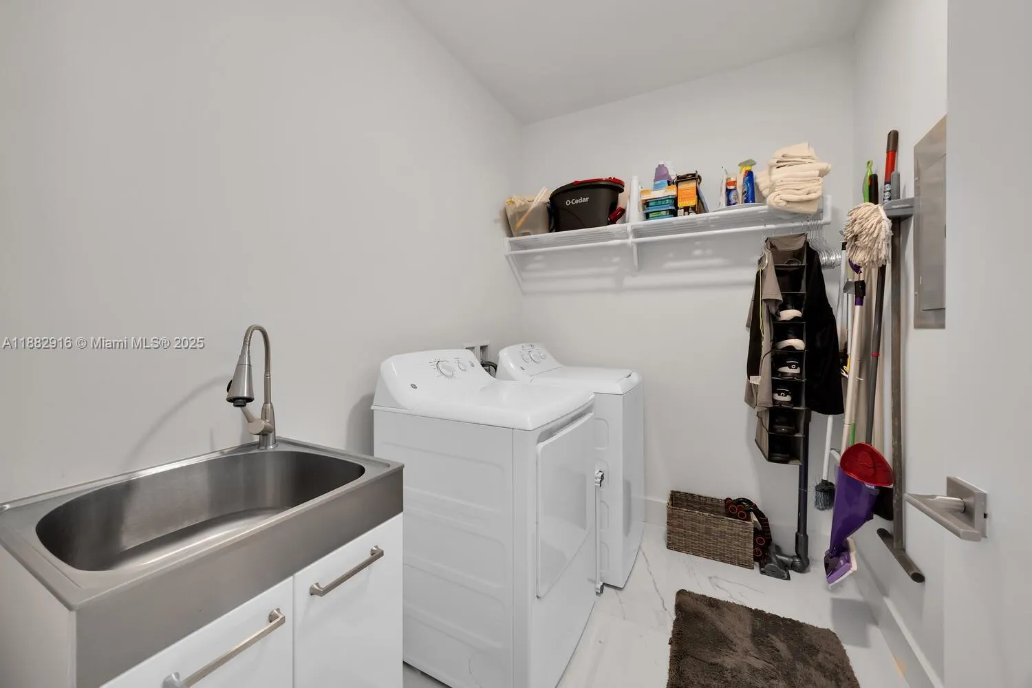 301 Altara Ave, #LPH914