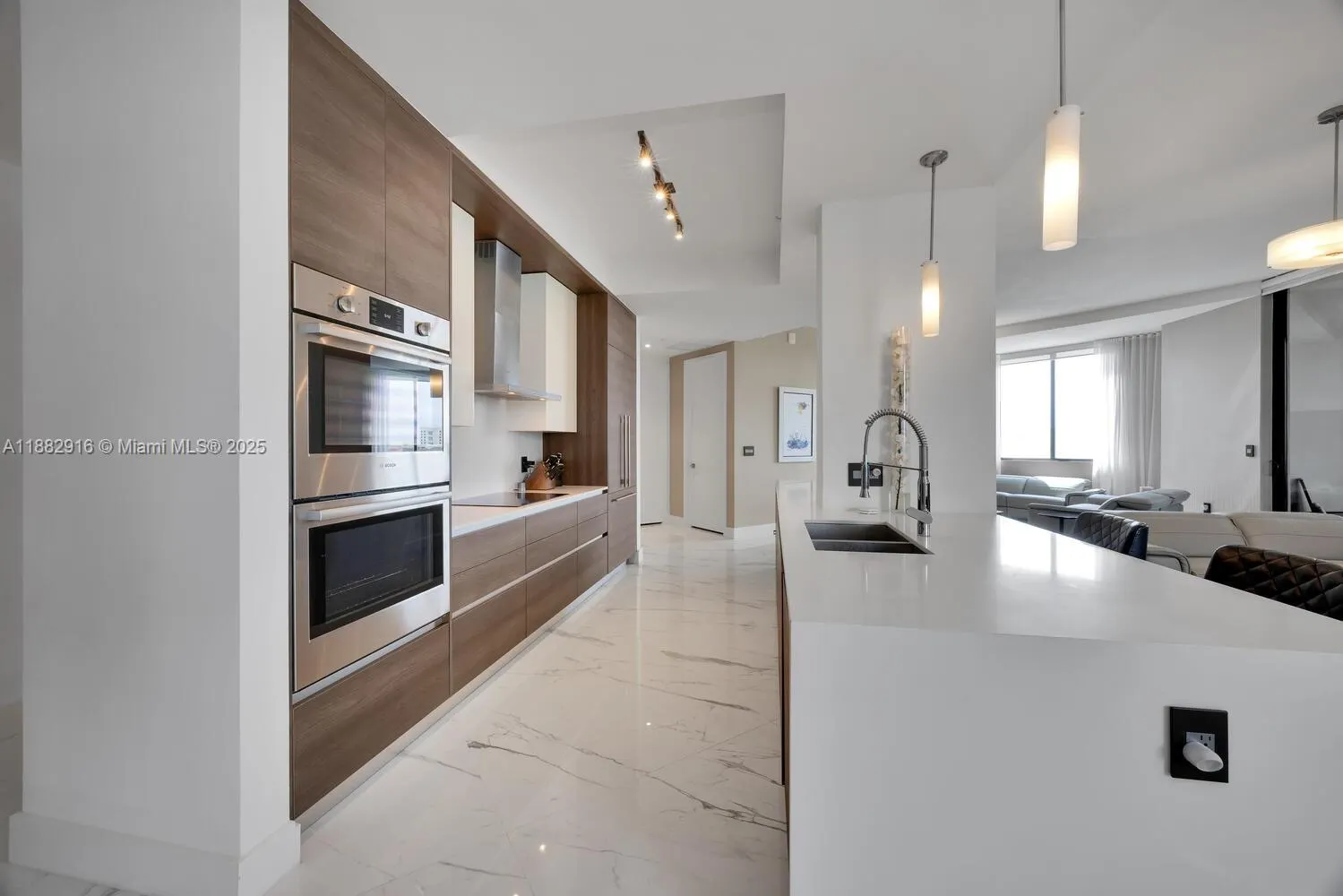 301 Altara Ave, #LPH914