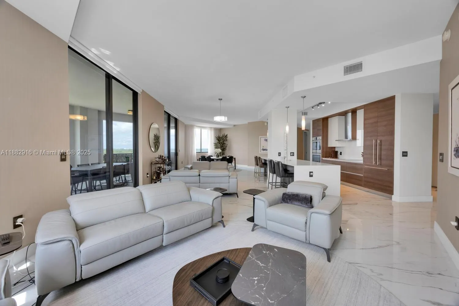 301 Altara Ave, #LPH914