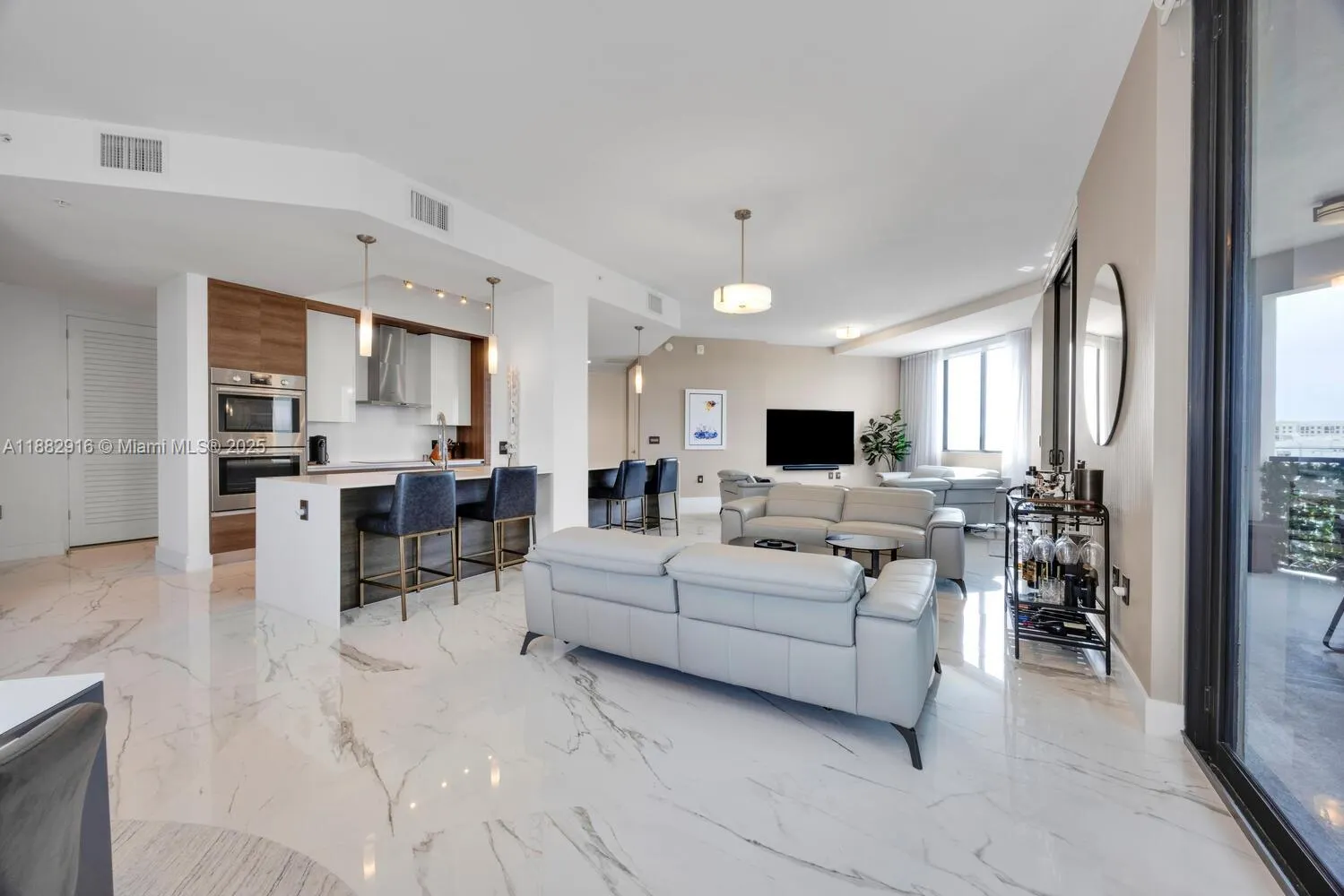 301 Altara Ave, #LPH914