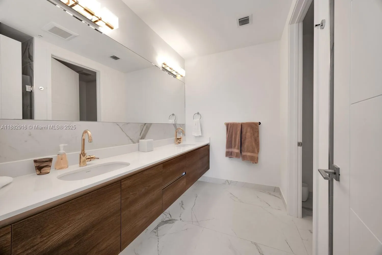 301 Altara Ave, #LPH914