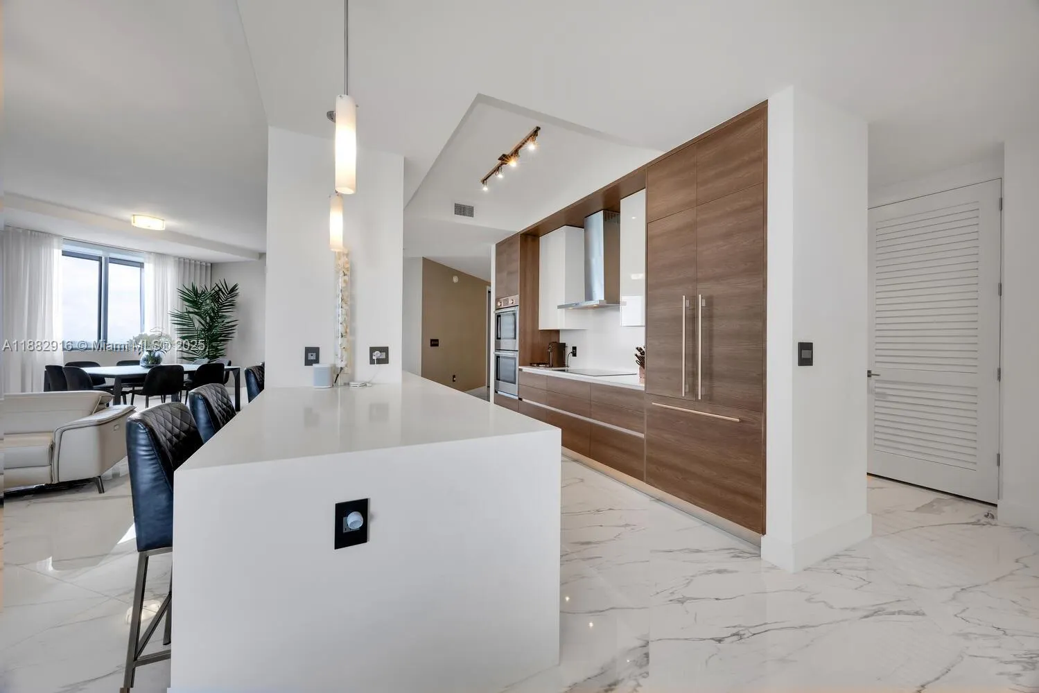 301 Altara Ave, #LPH914